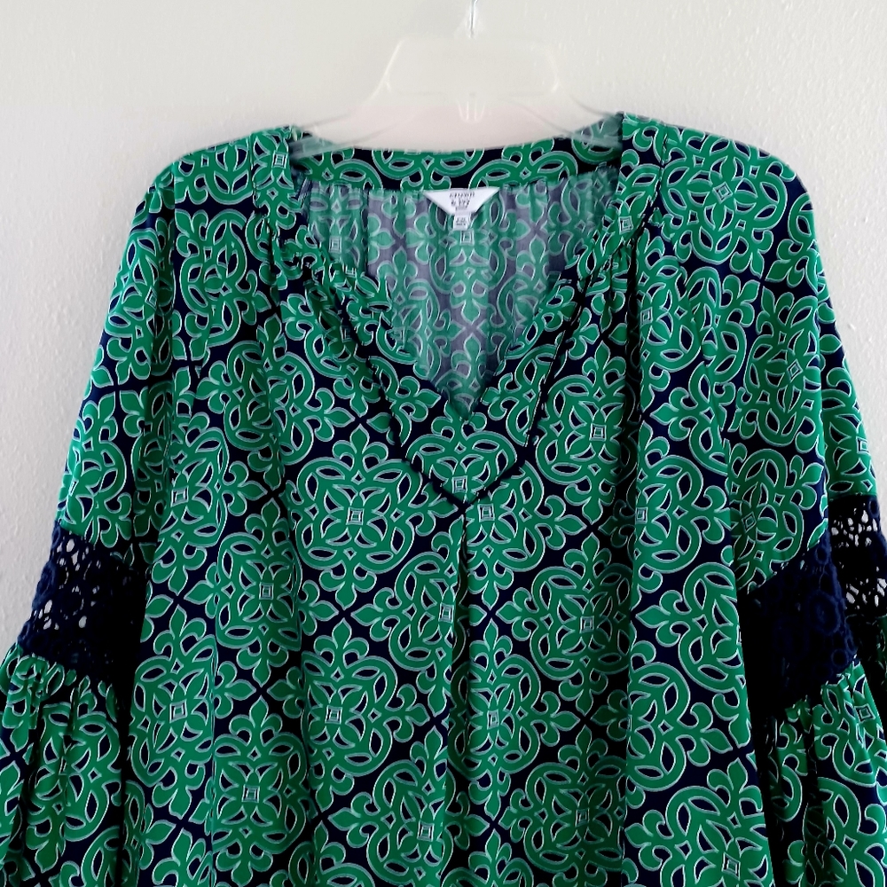 CROWN & IVY Green Floral Blouse, Mp. - Picture 3 of 10
